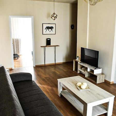 Nikis Apartment Larissa Luaran gambar