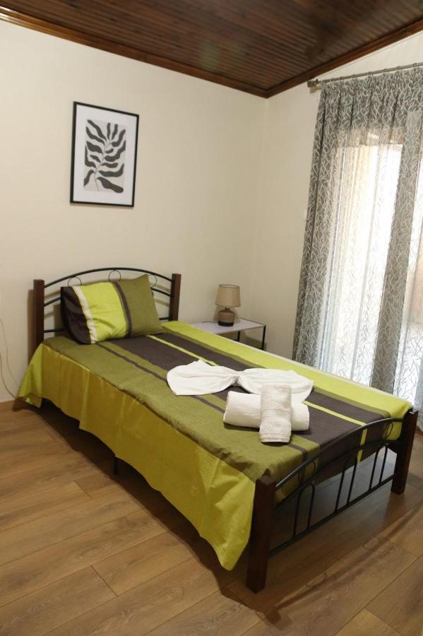 Nikis Apartment Larissa Luaran gambar