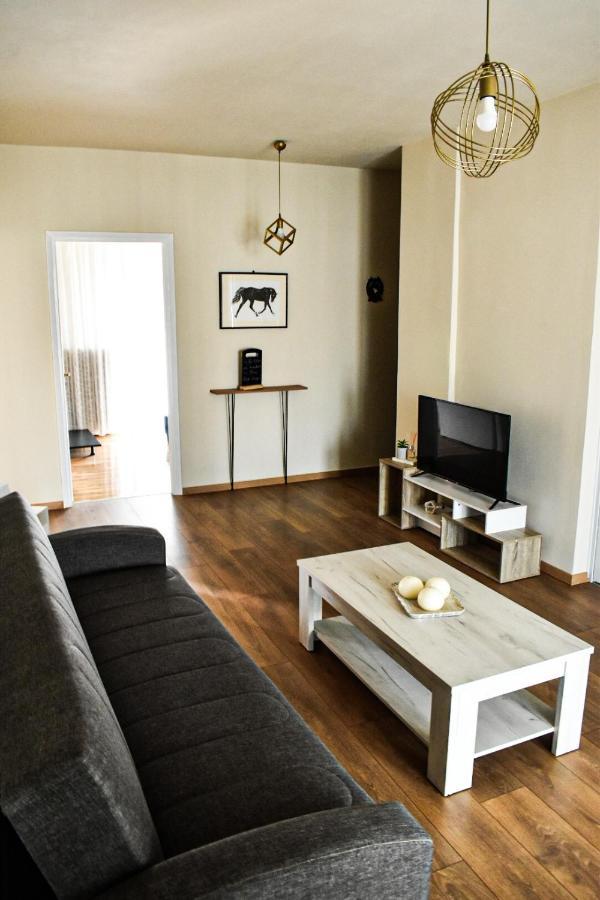 Nikis Apartment Larissa Luaran gambar